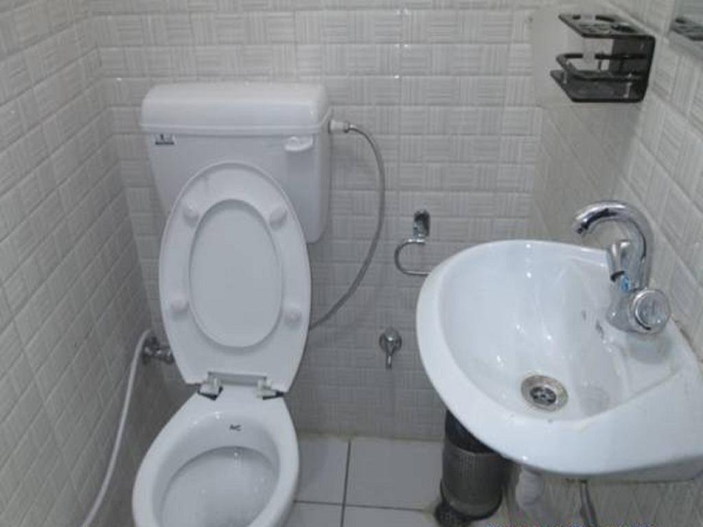 Charanpahari Hotel Нью-Делі Номер фото