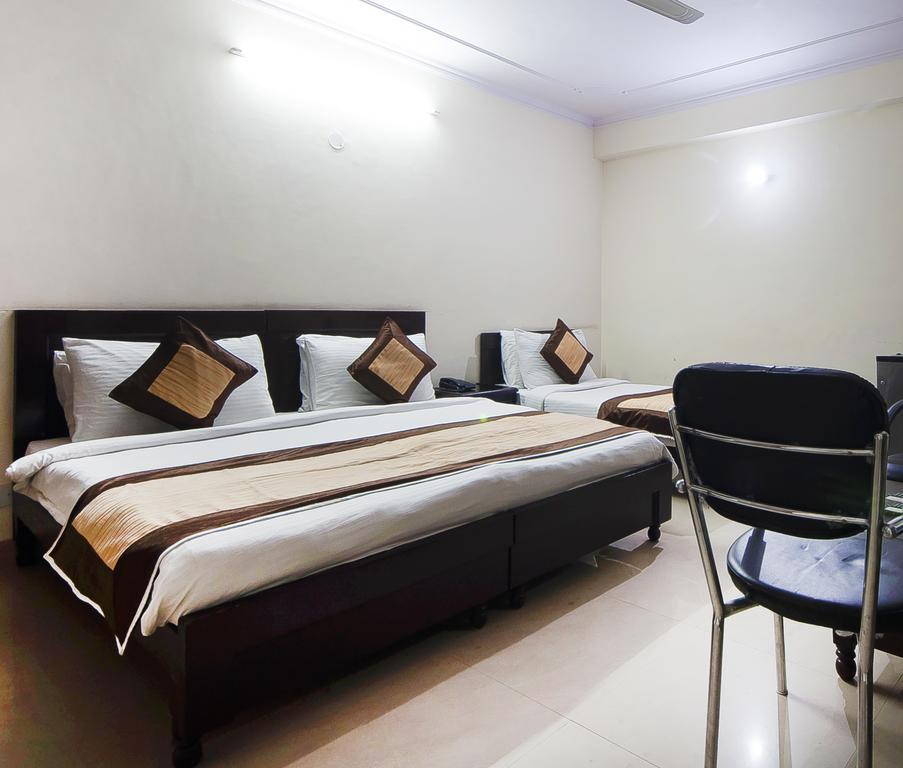 Charanpahari Hotel Нью-Делі Екстер'єр фото