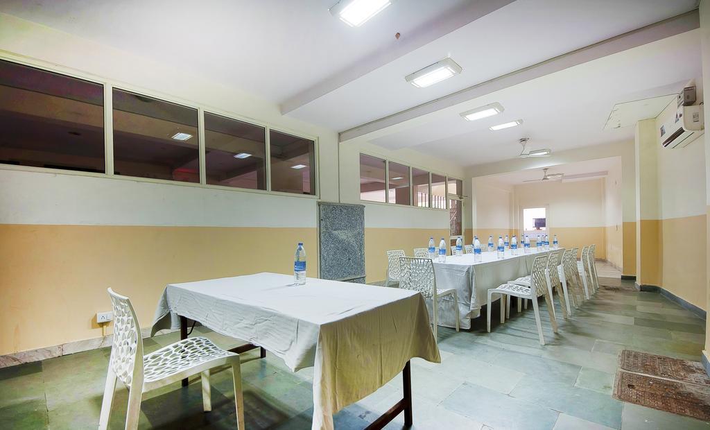 Charanpahari Hotel Нью-Делі Екстер'єр фото
