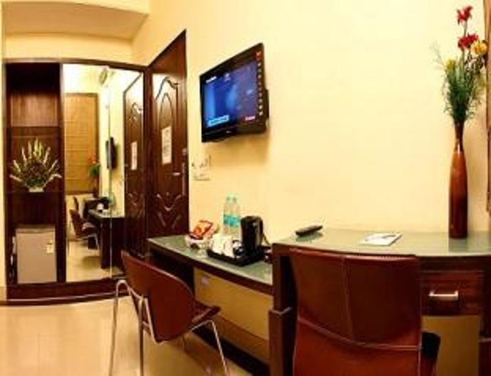 Charanpahari Hotel Нью-Делі Екстер'єр фото