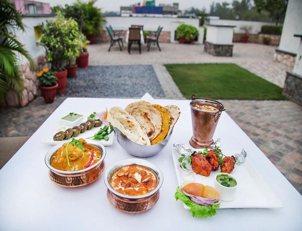 Charanpahari Hotel Нью-Делі Екстер'єр фото
