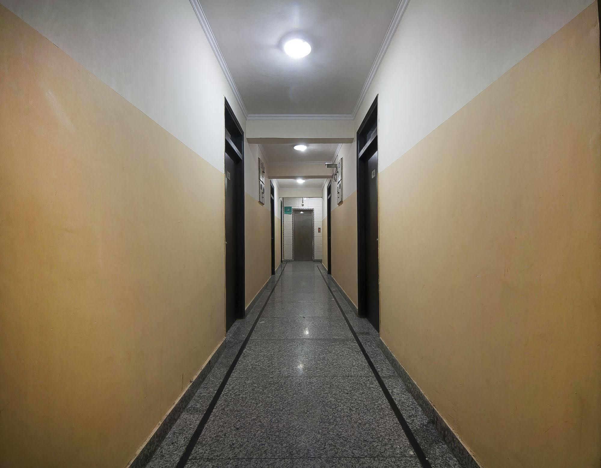 Charanpahari Hotel Нью-Делі Екстер'єр фото