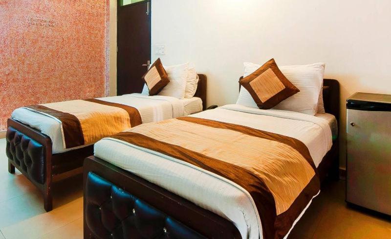 Charanpahari Hotel Нью-Делі Екстер'єр фото